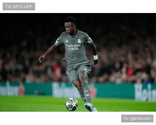 皇马防线铁闸再显神勇,稳固防守助球队斩获关键胜利 皇马防线铁闸再显神勇,稳固防守助球队斩获关键胜利