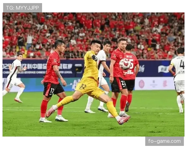 上海海港强势领跑彰显冠军底蕴，火热表现引爆球迷热情